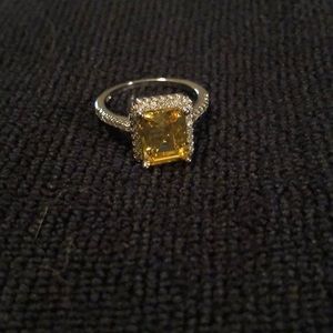 Ring, large yellow stone